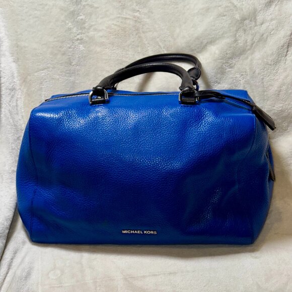 👜 Michael Kors Kirby Satchel 🖤💙 Black & Cobalt Pebbled Leather + Lock & Key - Picture 1 of 16